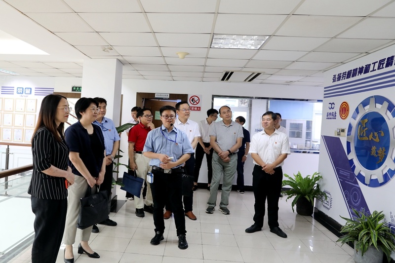 2020年7月14日，時(shí)任浙江省總工會(huì)黨組成員、副主席張衛(wèi)華一行蒞臨景興紙業(yè)調(diào)研推進(jìn)新時(shí)代產(chǎn)業(yè)工人隊(duì)伍建設(shè)改革工作