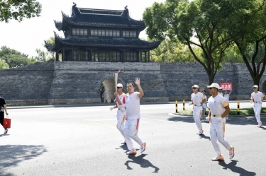笑臉與熱情刷屏！這名火炬手是景興人！