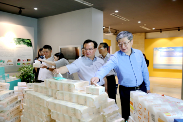 2019年 5月22日，時任浙江省社會組織綜合黨委專職副書記、省民政廳社會組織管理局局長蔡國華蒞臨景興紙業(yè)調(diào)研企業(yè)發(fā)展情況和黨建工作